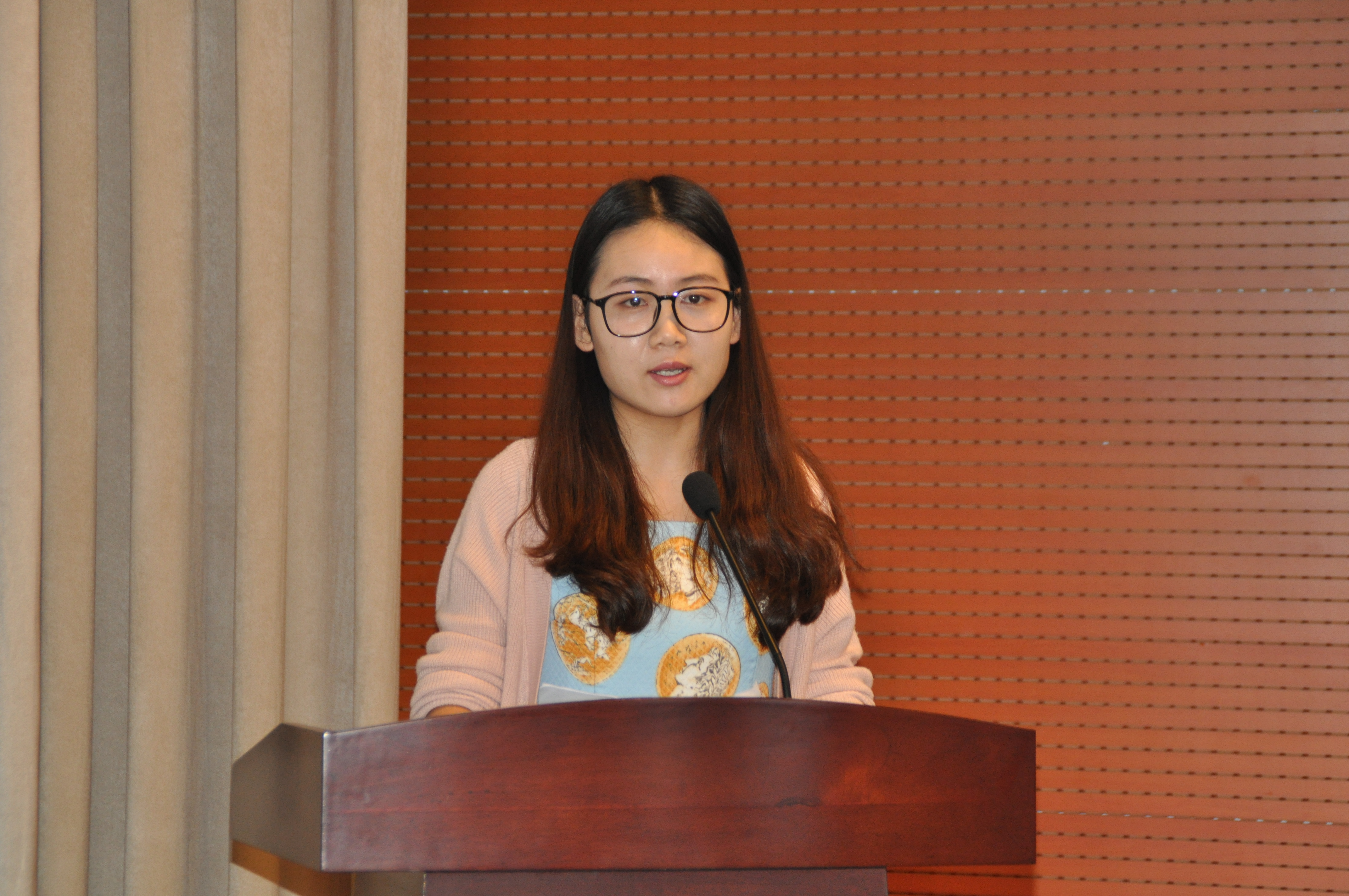 老学员代表齐丽娜同学发言新学员代表乔凯同学发言开学典礼现场