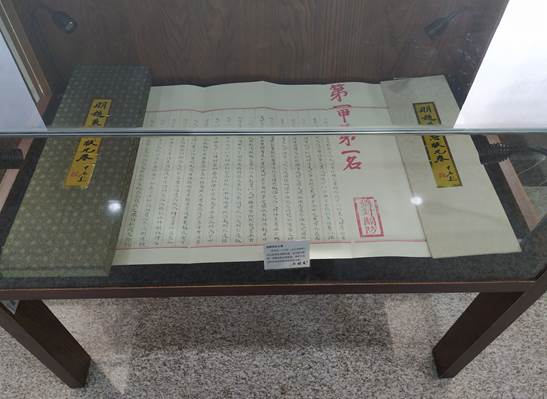图书馆全体党员到徐州工程学院图书馆参观学习
